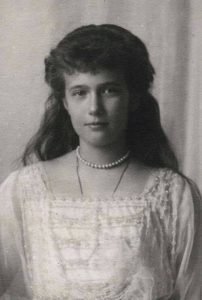 La niña Anastasia Romanóva