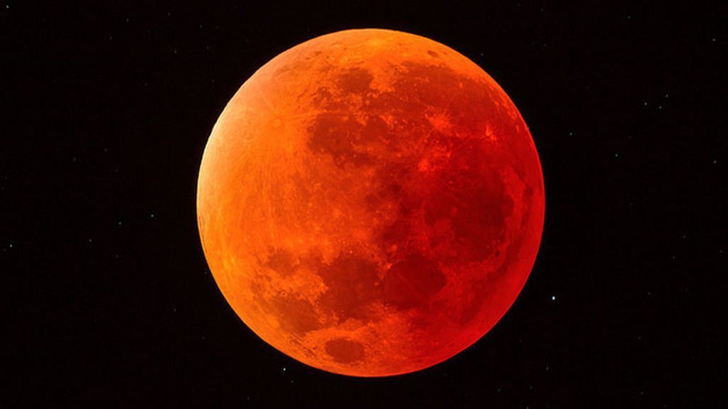 Eclipse lunar